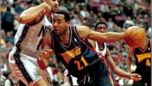 Great Moments In Warriors History: The Jason Caffey Blockbuster
The Warriors selected Joe Smith with the first pick in the 1995 NBA Draft, so by midseason 1998, it was time to trade Joe Smith. They flipped him for two players who weren’t going to...